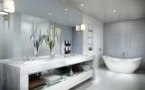 Banheiro com bancada em mármore