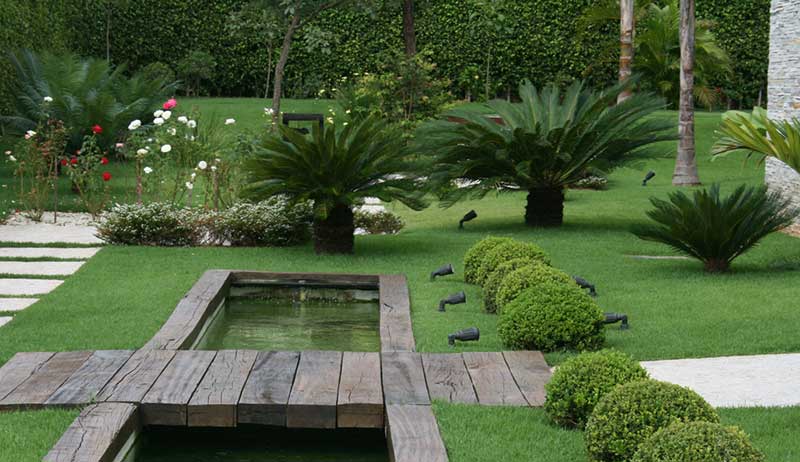 Jardim com grama São Carlos