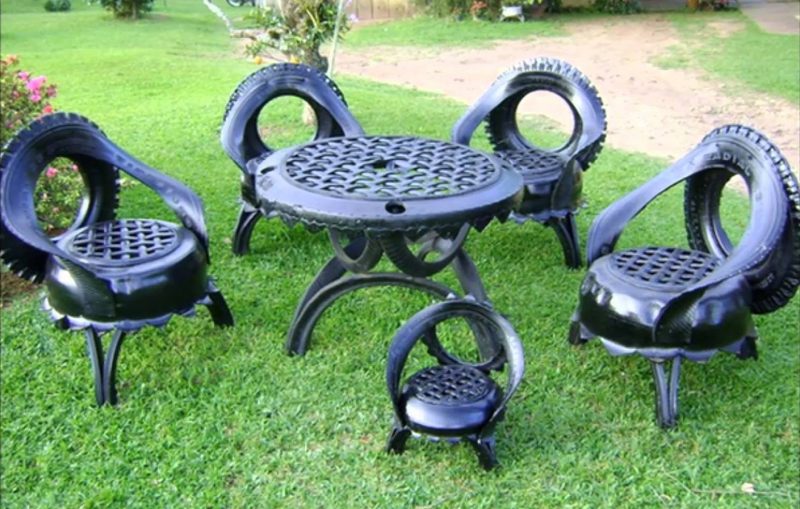 mesa e cadeira de pneu