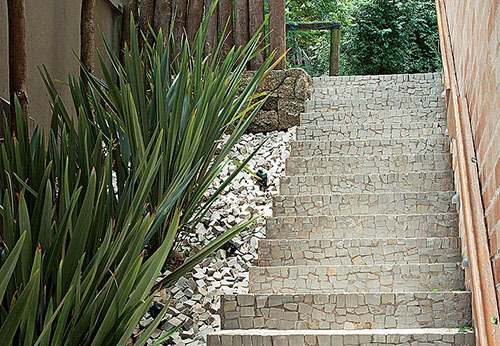escadas em pedra portuguesa